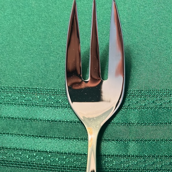 Pottery Barn Arc flatware set; 1 serving fork & 1 spoon; 18/8 stainless steel. - Picture 5 of 8